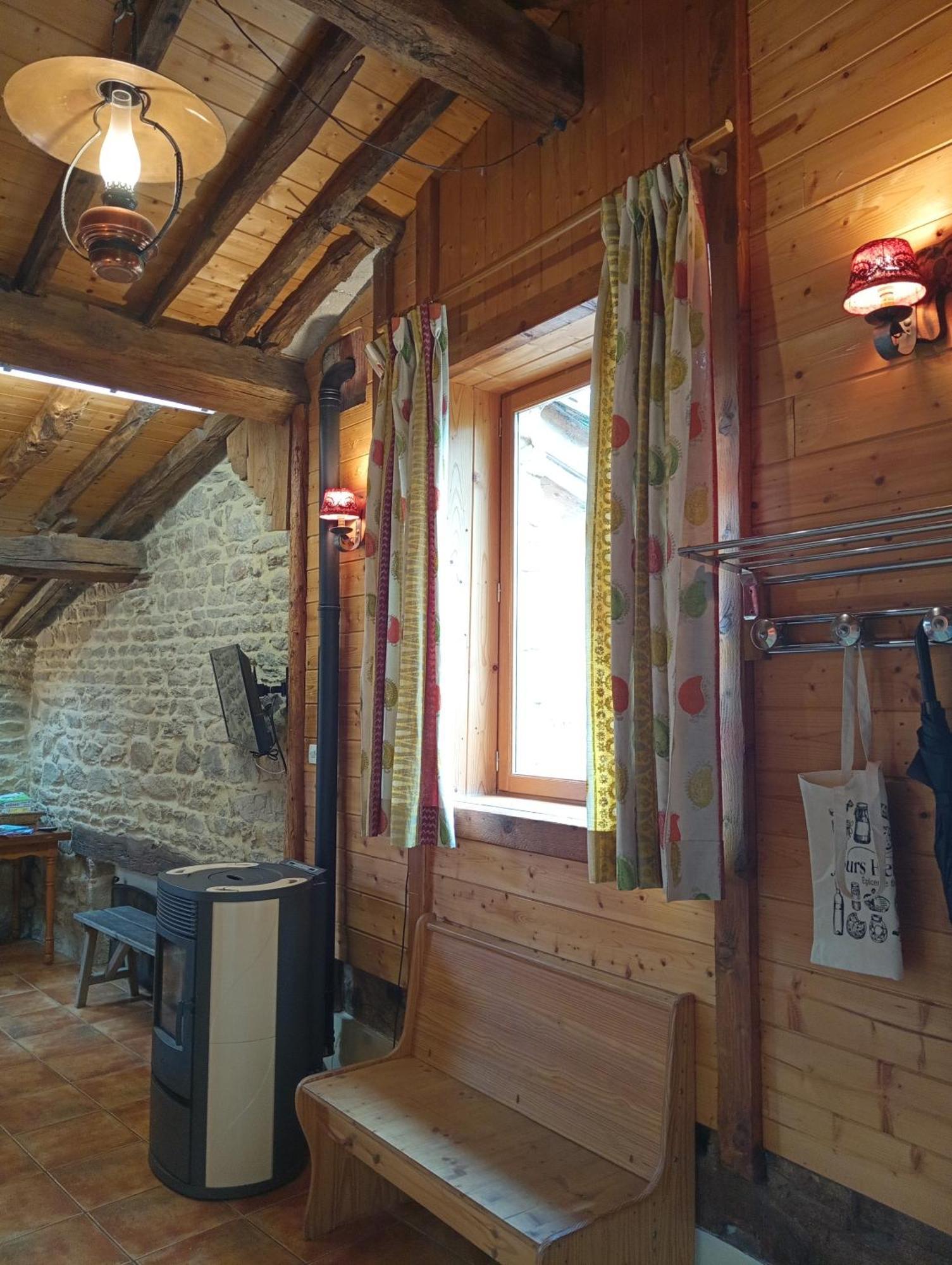 Gites Des Esselards Yzeron Camera foto
